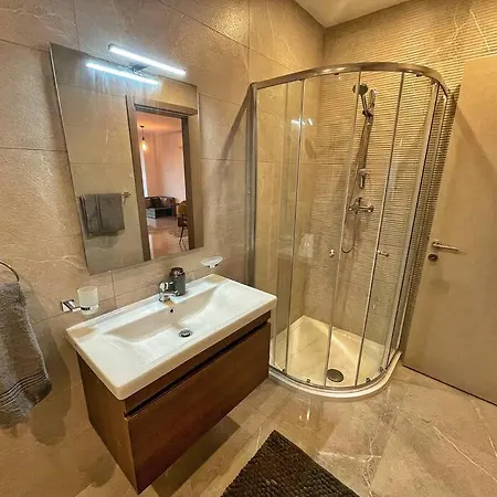 Modern 1 Bedroom 400m Away From The Sea