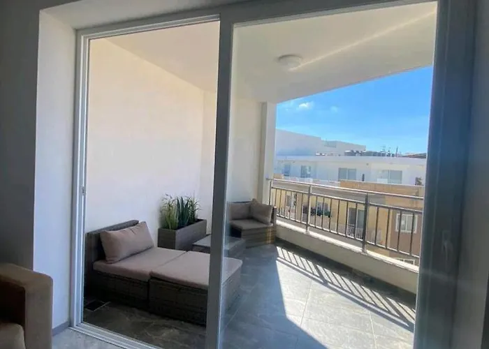 Modern 1 Bedroom 400m Away From The Sea Apartment