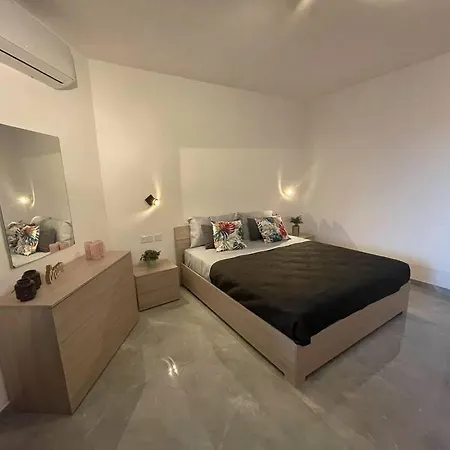 Modern 1 Bedroom 400m Away From The Sea Apartment